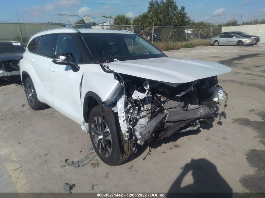 2022 TOYOTA HIGHLANDER XLE VIN: 5TDGZRAH4NS540890