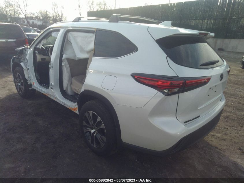 2022 TOYOTA HIGHLANDER XLE VIN: 5TDGZRBH8NS580002
