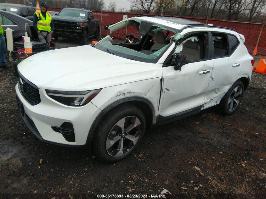 2023 VOLVO XC40 PLUS DARK THEME VIN: YV4L12UW7P2013747