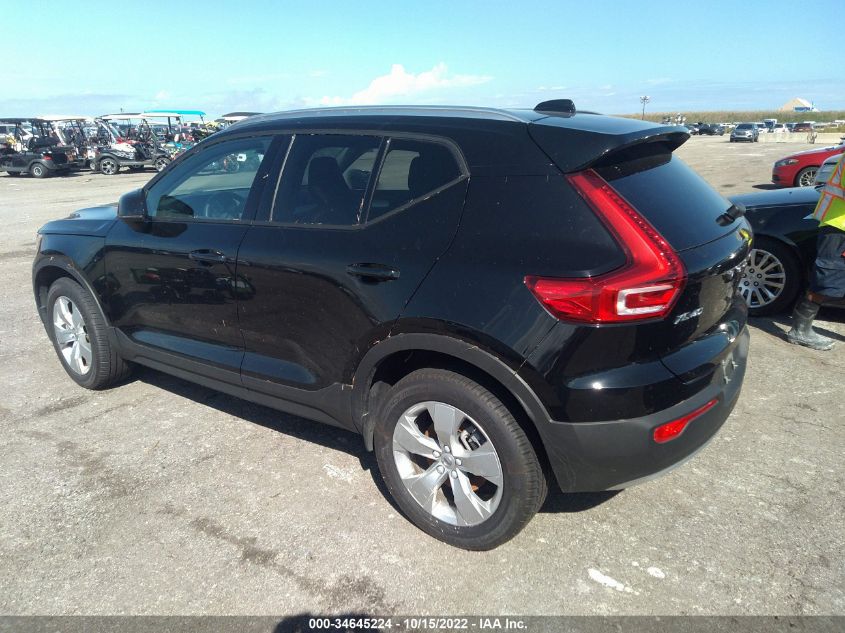 2022 VOLVO XC40 MOMENTUM VIN: YV4162UK4N2762945