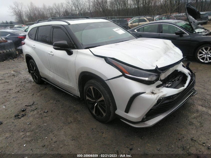 2022 TOYOTA HIGHLANDER XSE VIN: 5TDLZRBH3NS241064