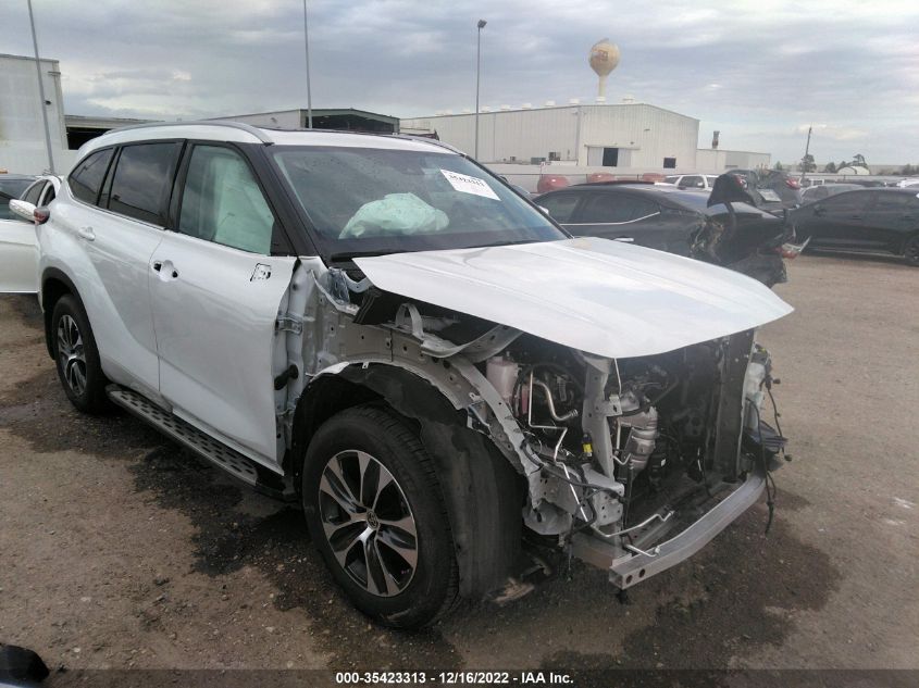 2022 TOYOTA HIGHLANDER XLE VIN: 5TDGZRAHXNS130238