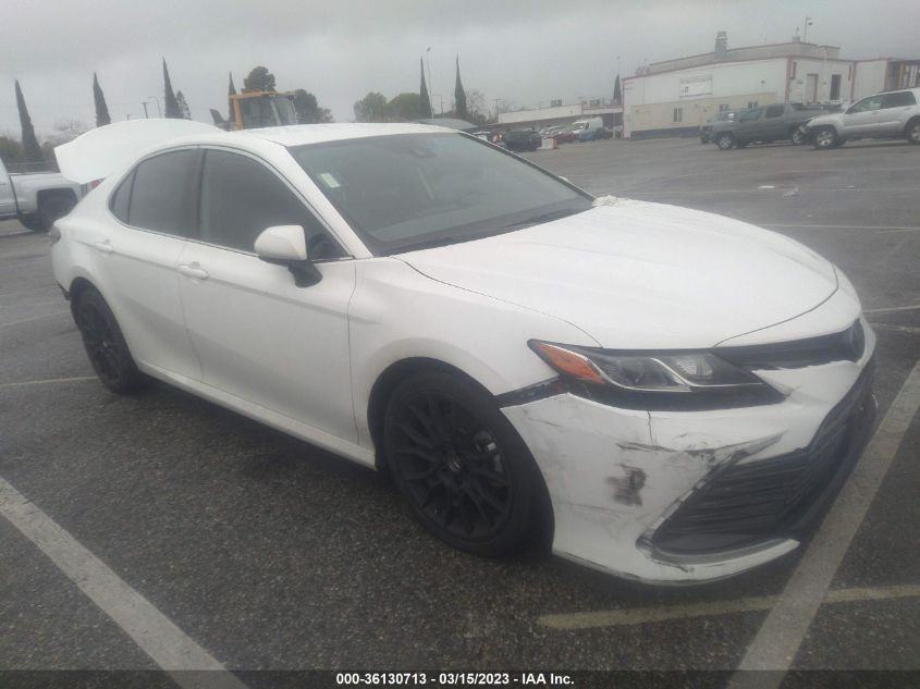 2022 TOYOTA CAMRY LE VIN: 4T1C11AK2NU002280