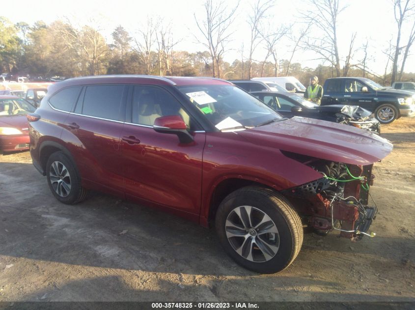 2022 TOYOTA HIGHLANDER XLE VIN: 5TDGZRAH8NS128276