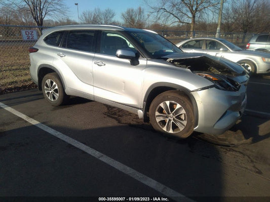 2021 TOYOTA HIGHLANDER XLE VIN: 5TDGZRBH8MS097320