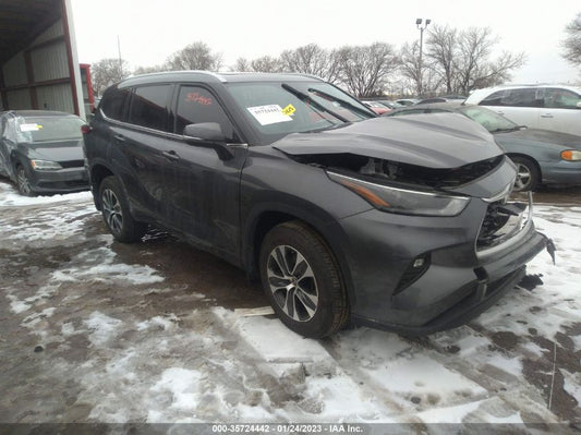 2022 TOYOTA HIGHLANDER XLE VIN: 5TDGZRBH2NS161773