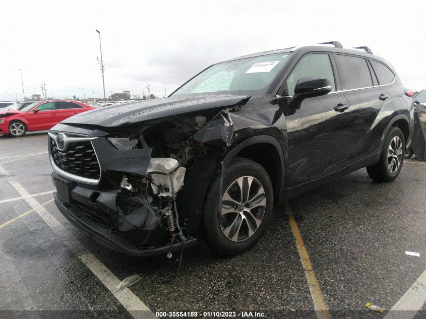 2021 TOYOTA HIGHLANDER XLE VIN: 5TDHZRAH6MS072423