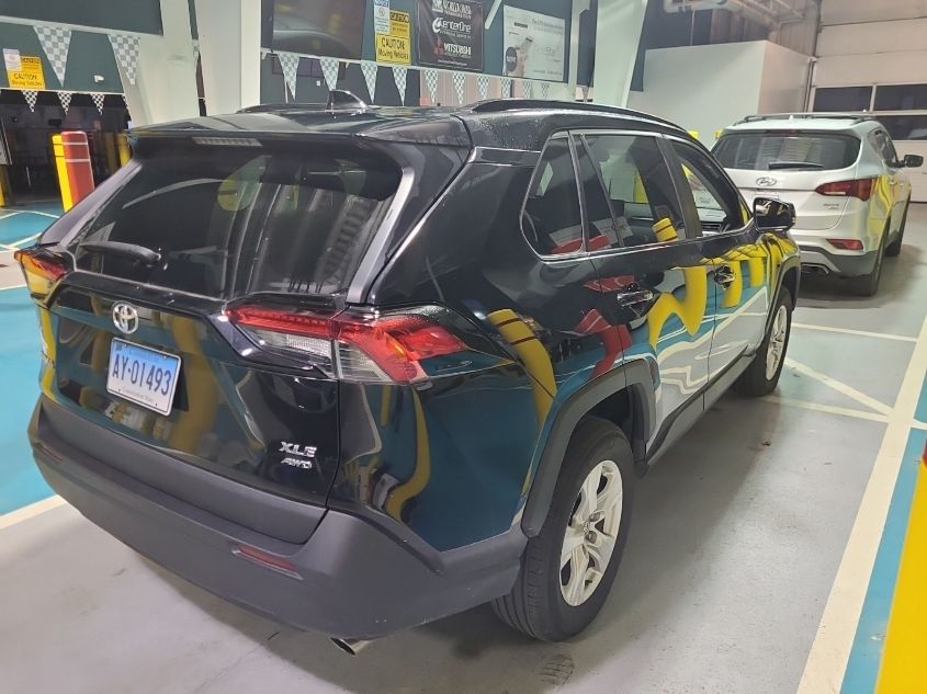 2021 TOYOTA RAV4 XLE VIN: 2T3P1RFV5MC194370