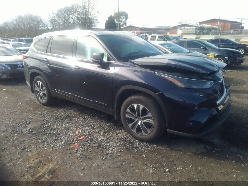 2022 TOYOTA HIGHLANDER XLE VIN: 5TDGZRBH8NS569307