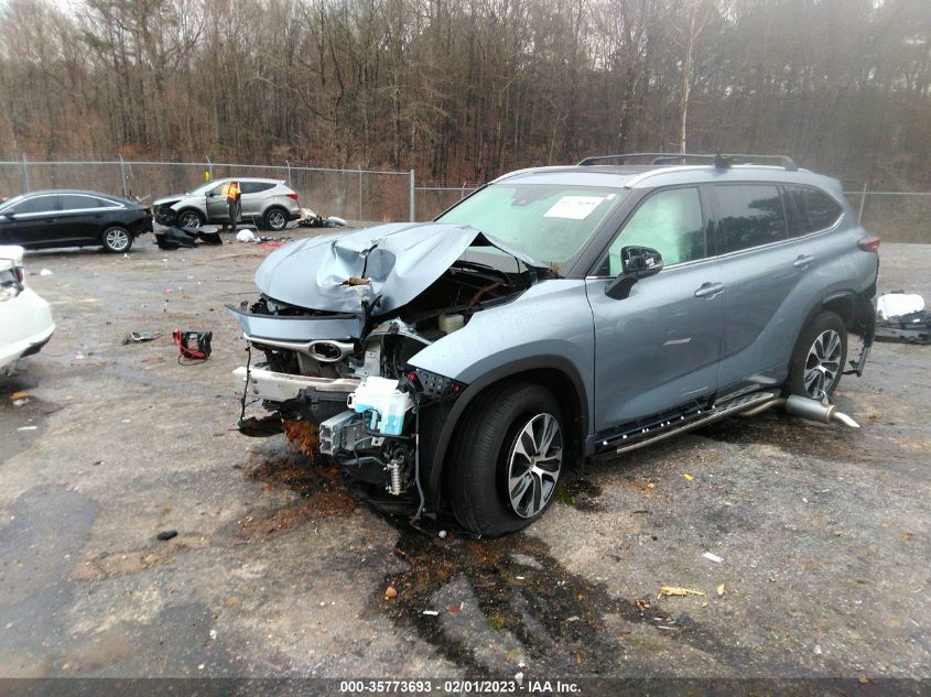 2022 TOYOTA HIGHLANDER XLE VIN: 5TDGZRAH3NS136611
