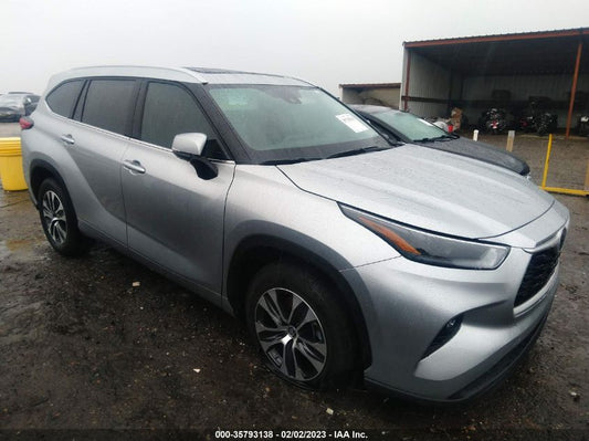 2022 TOYOTA HIGHLANDER XLE VIN: 5TDGZRAH9NS129579