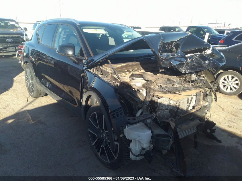 2020 VOLVO XC40 MOMENTUM VIN: YV4162UK0L2308625