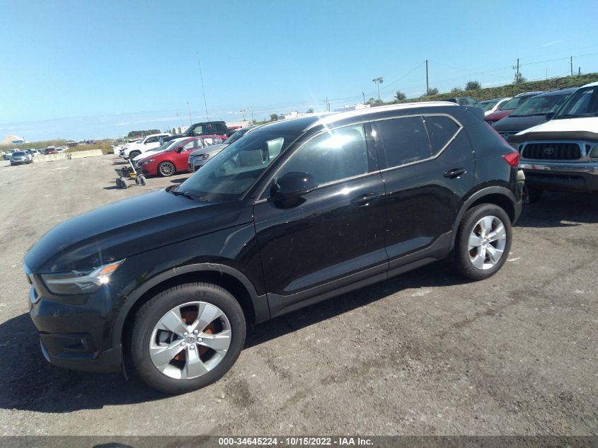 2022 VOLVO XC40 MOMENTUM VIN: YV4162UK4N2762945