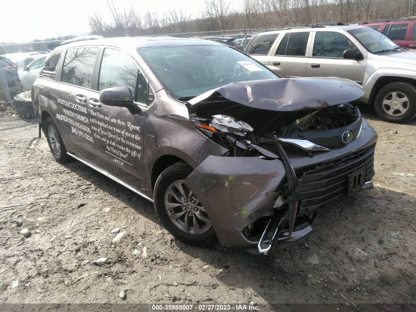 2022 TOYOTA SIENNA XLE VIN: 5TDJRKEC9NS075082